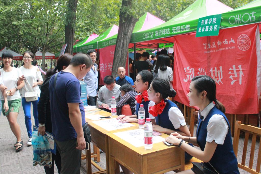 必赢官网设立新生家长服务区